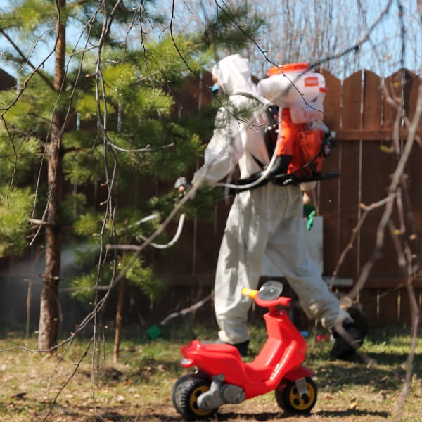 Обработка участка от клещей в Новомосковске?